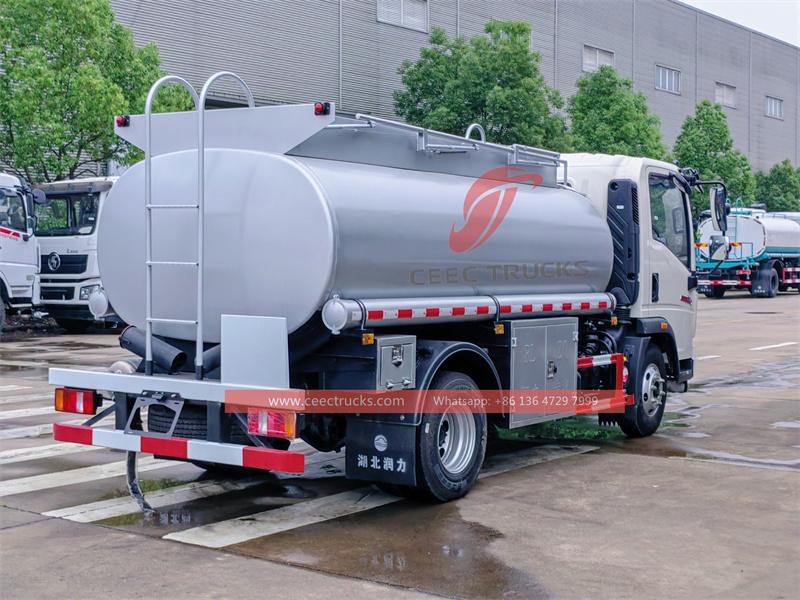SINOTRUK 6CBM fuel tank truck SINOTRUK 6CBM fuel tank truck