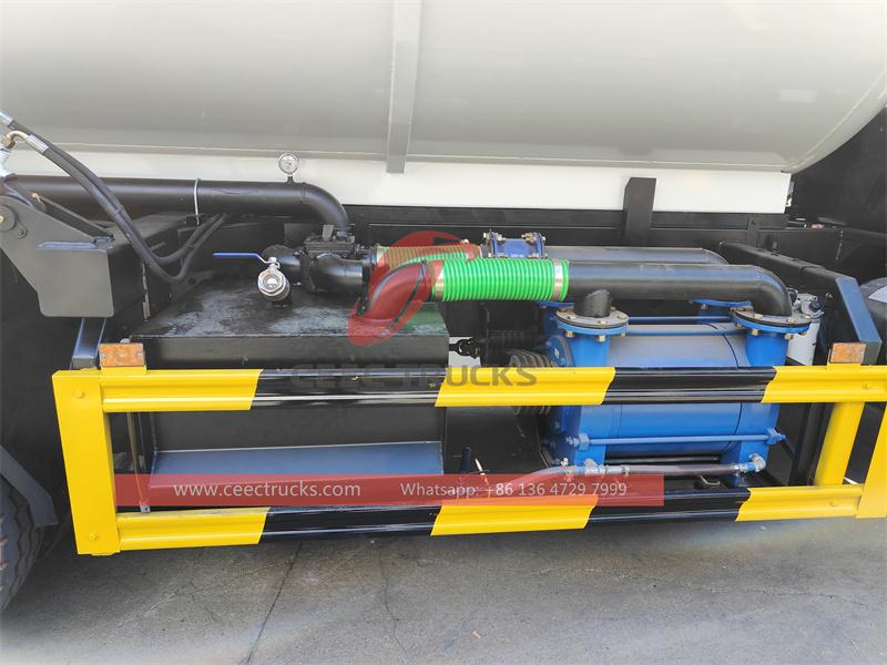 Shacman 340HP 6000 gallon vacuum tanker Shacman 340HP 6000 gallon vacuum tanker