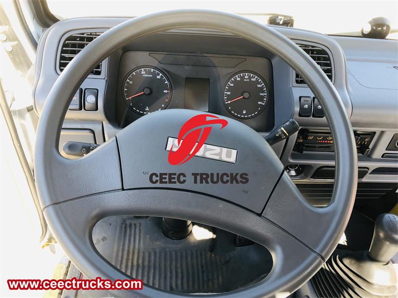 Isuzu 100P road sprinkling truck Isuzu 100P road sprinkling truck