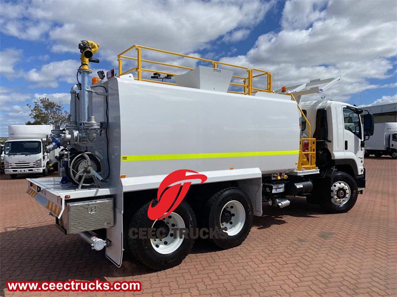Isuzu&nbsp;water&nbsp;bowser&nbsp;with&nbsp;fire&nbsp;monitor