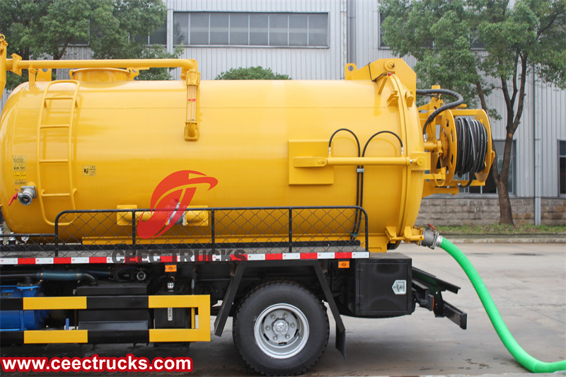 Isuzu NPR vacuum cleaner truck Isuzu NPR vacuum cleaner truck