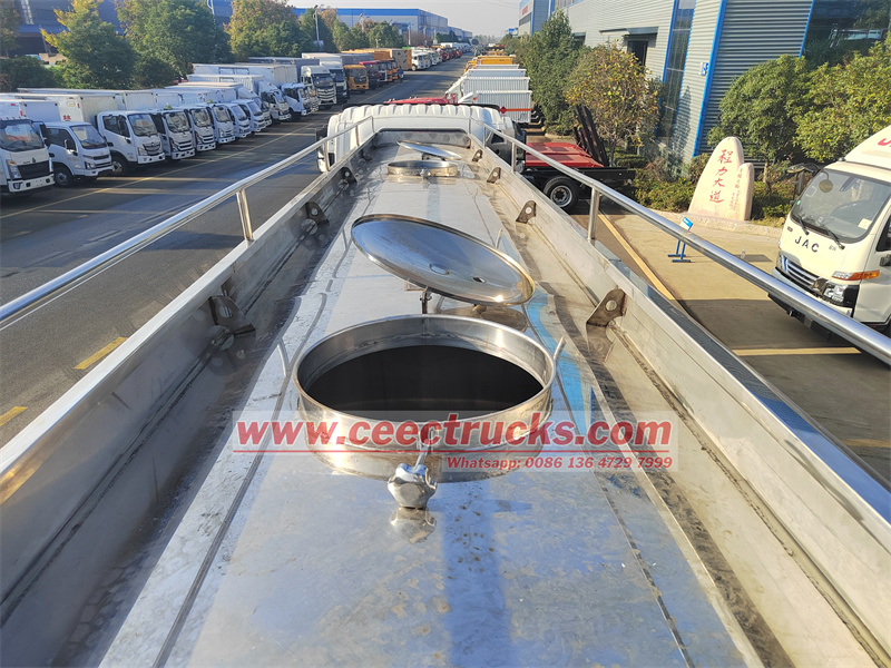 Isuzu drinkable water tanker truck