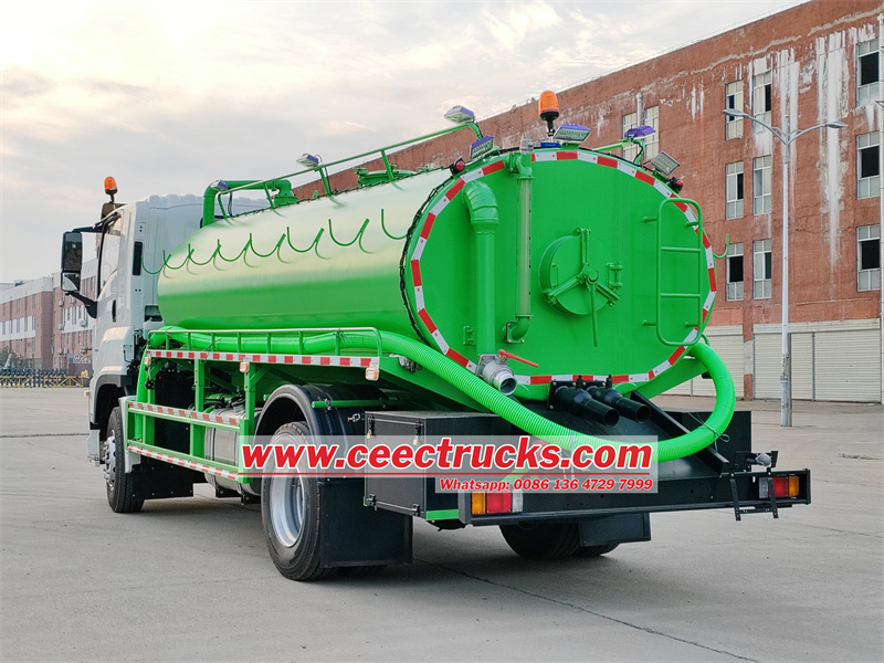 Isuzu vacuum sludge pumper truck 8000L