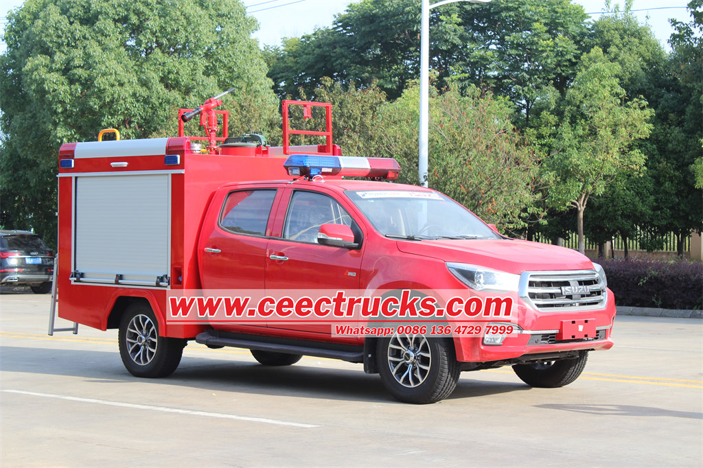 Isuzu pickup fire fighting truck