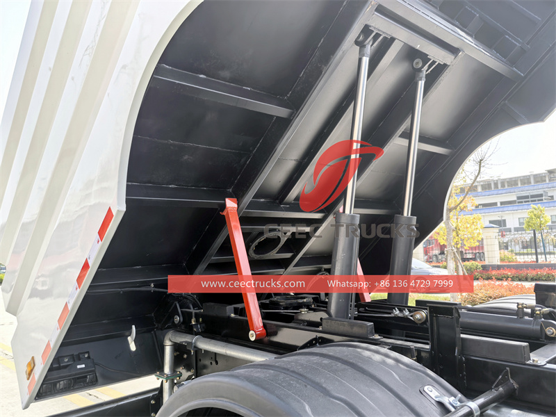 ISUZU FTR road sweeper truck ISUZU FTR road sweeper truck