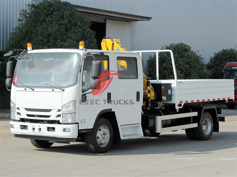 Isuzu folding crane cargo truck
