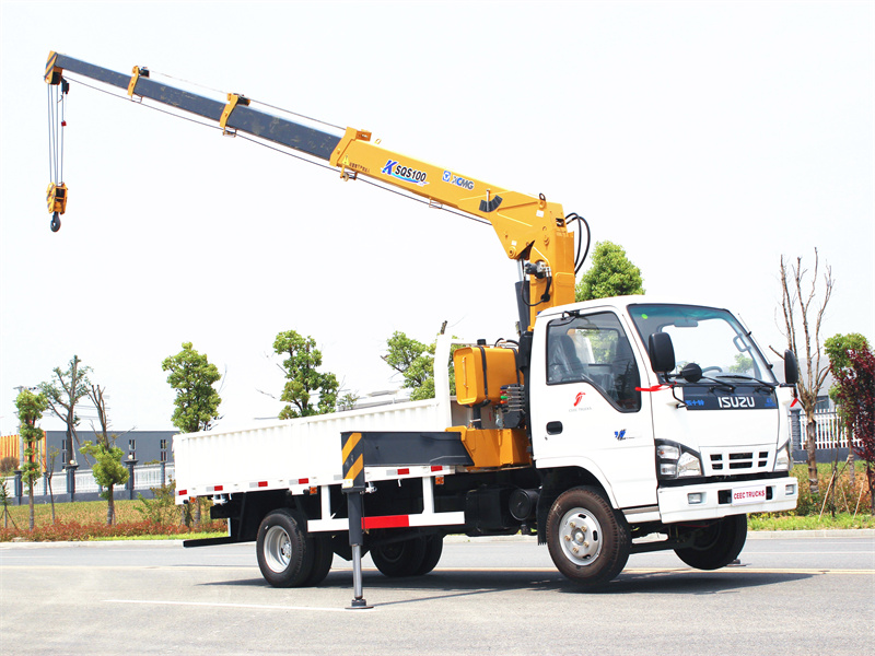 ISUZU NKR cargo truck with telescopic crane ISUZU NKR cargo truck with telescopic crane