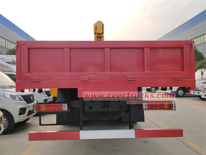6X4 SINOTRUK HOWO 380HP Truck With Mounted Crane