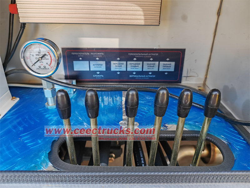  Isuzu KV100 30m aerial work vehicle