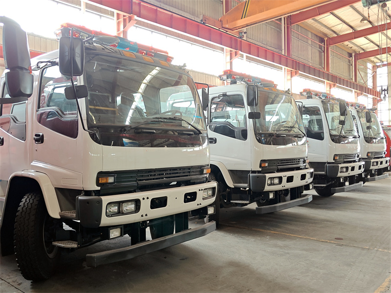 Isuzu FTR fire fighting truck