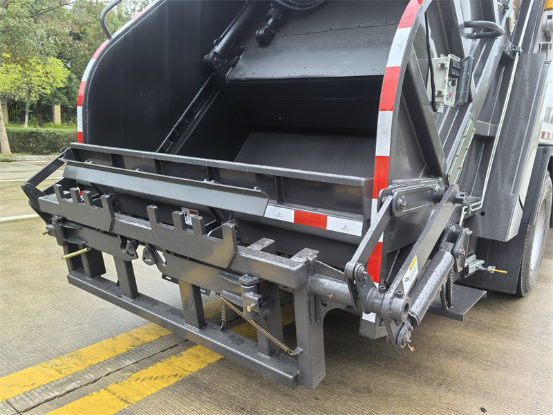 Rear tilting device for 360L and 1100L bins