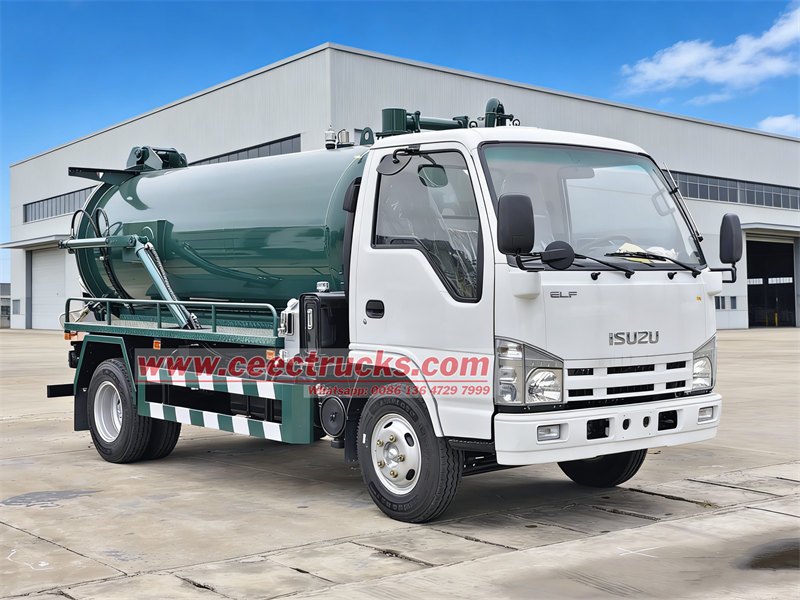 ISUZU 5000 liters cesspool emptier truck