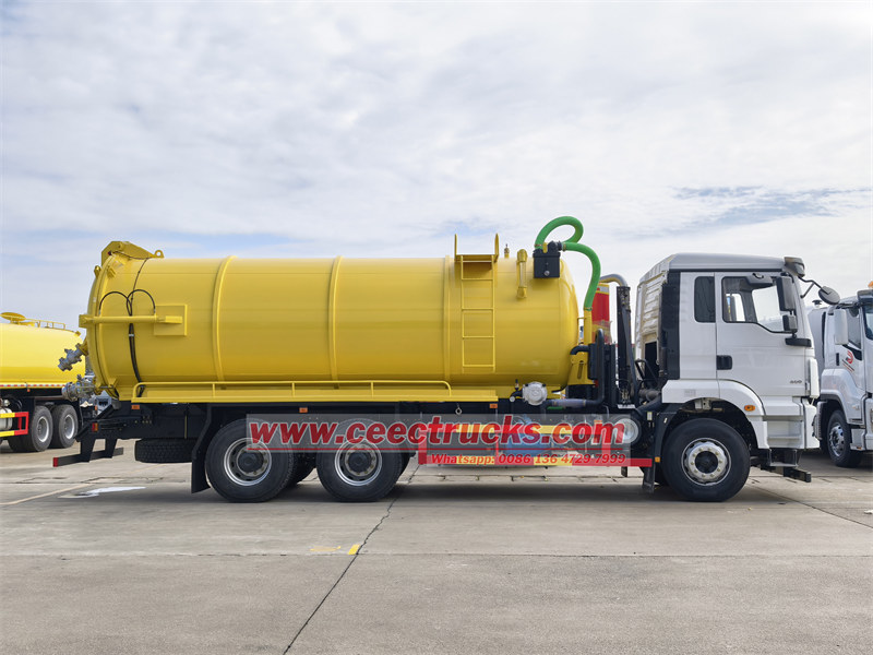 Shacman 18000L vacuum tanker truck