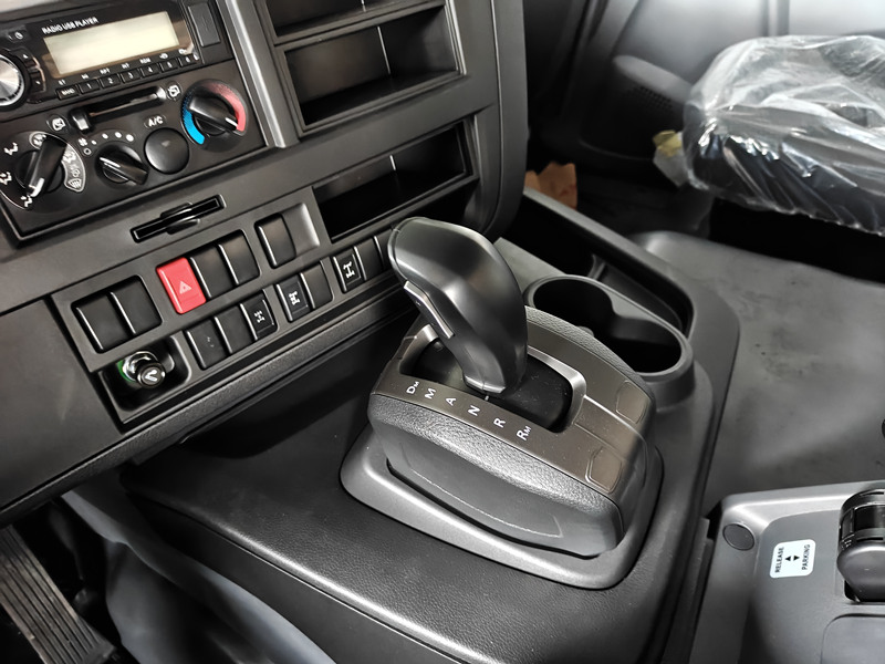 Isuzu GIGA cargo truck with Auto transmission