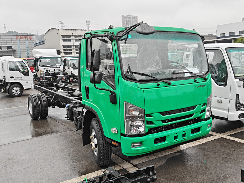 ISUZU 4JZ1 180HP cargo truck