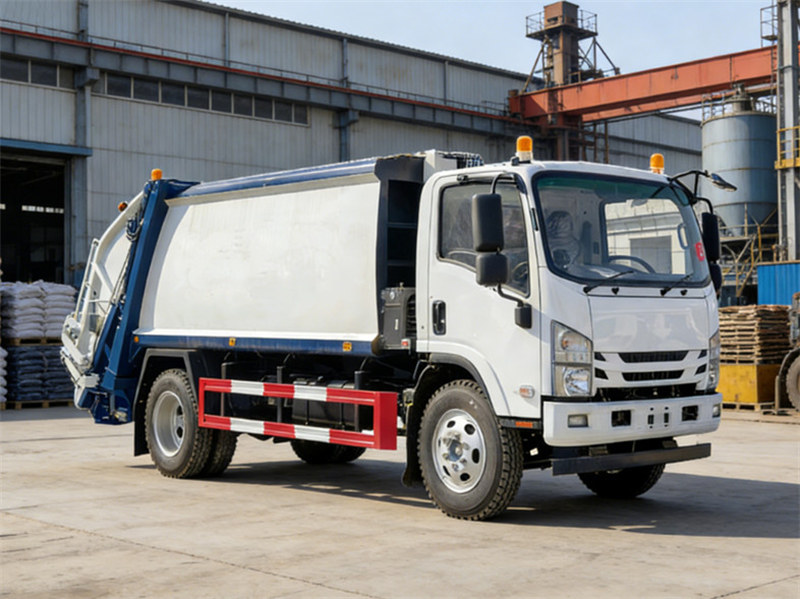 Isuzu 6cbm rear loader garbage truck