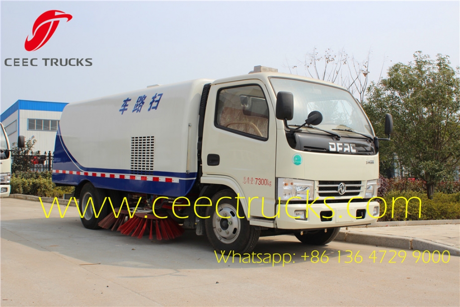 Dongfeng 4x2 road sweeper truck for public street sweeper truck for sale