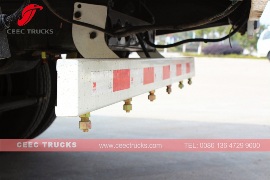 Dongfeng 5000L vakumlu yol süpürme kamyonu