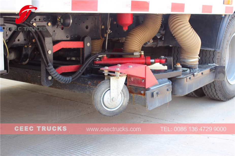 ISUZU 5 CBM vakumlu yol süpürme kamyonu