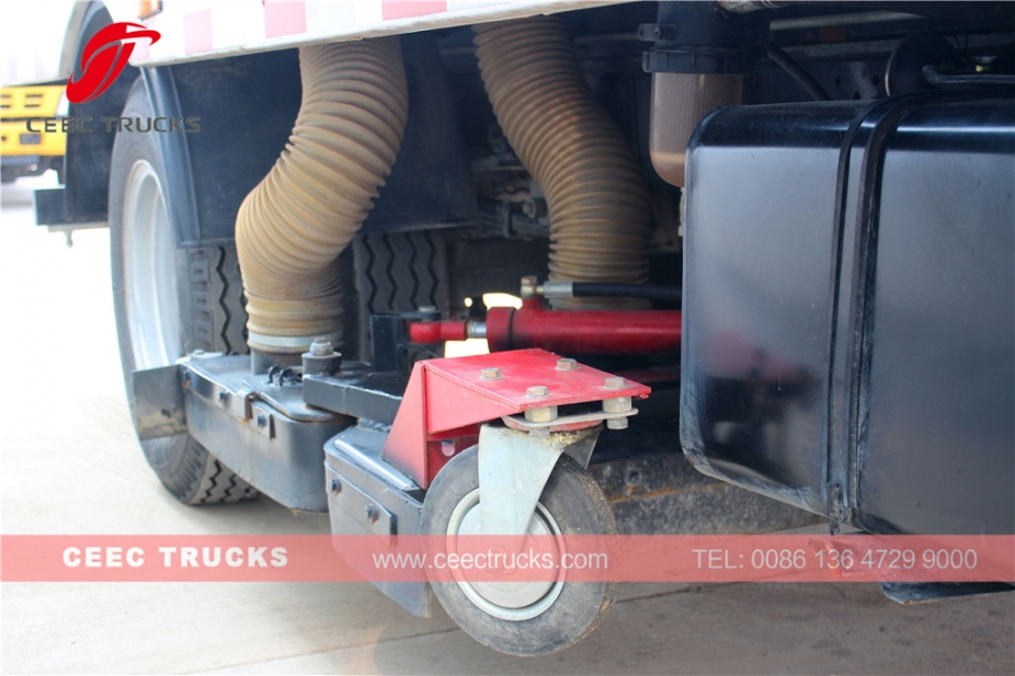 ISUZU 5 CBM vakumlu yol süpürme kamyonu