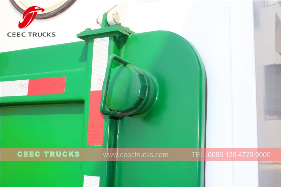 ISUZU 5 CBM vakumlu yol süpürme kamyonu