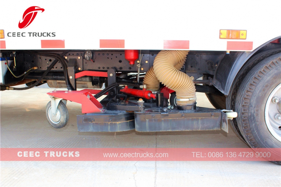 ISUZU 5 CBM vakumlu yol süpürme kamyonu