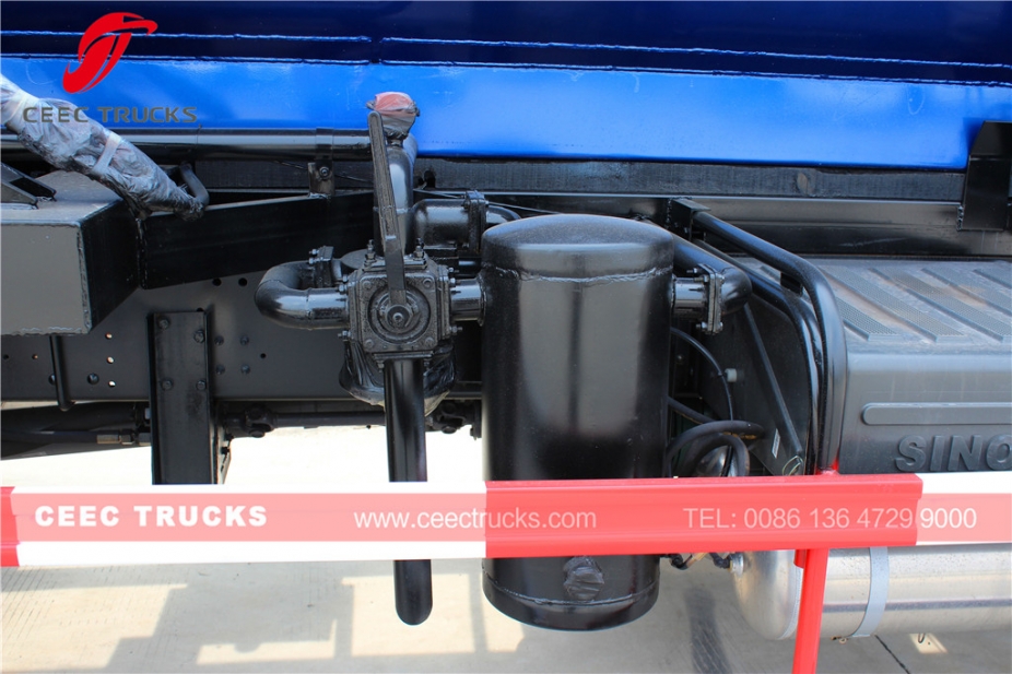 HOWO sağdan direksiyonlu model 10.000L vakumlu kanalizasyon kamyonu