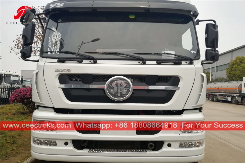SINOTRUK 8x4 Yakıt Taşıma Kamyonu