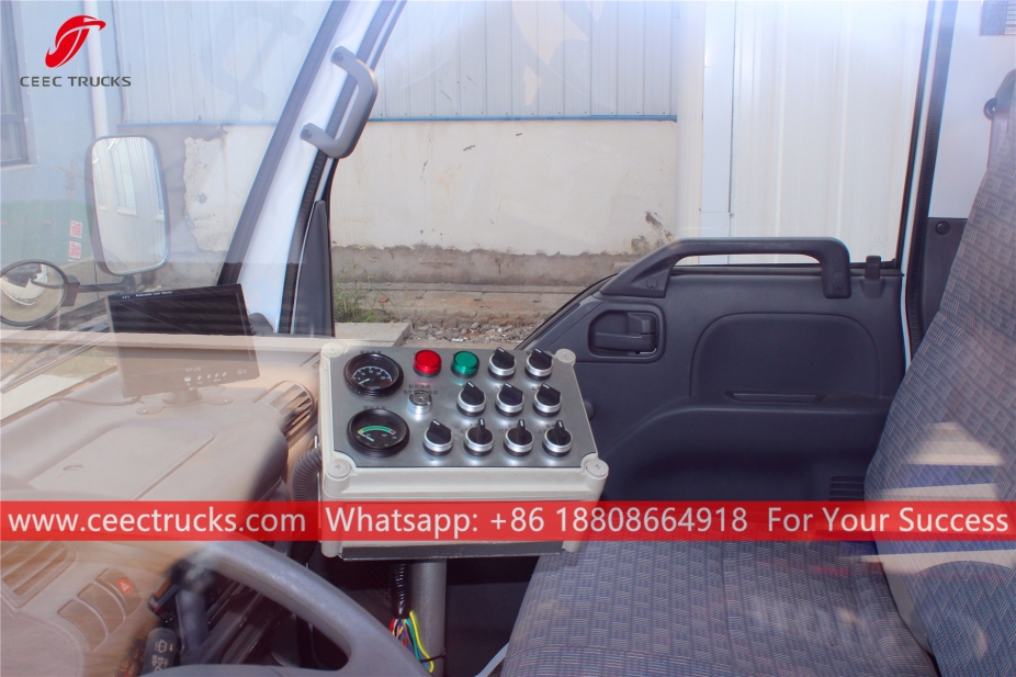 ISUZU 5CBM Yol Süpürme Kamyonu