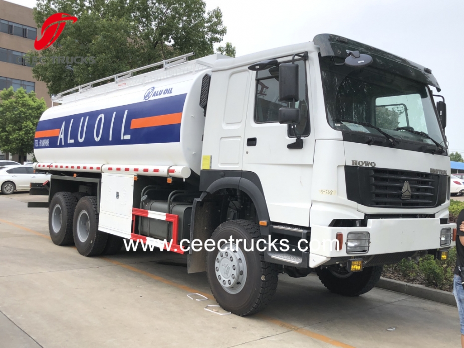 SINOTRUK HOWO 6X6 tüm tekerlekten çekişli Yakıt Tankeri
