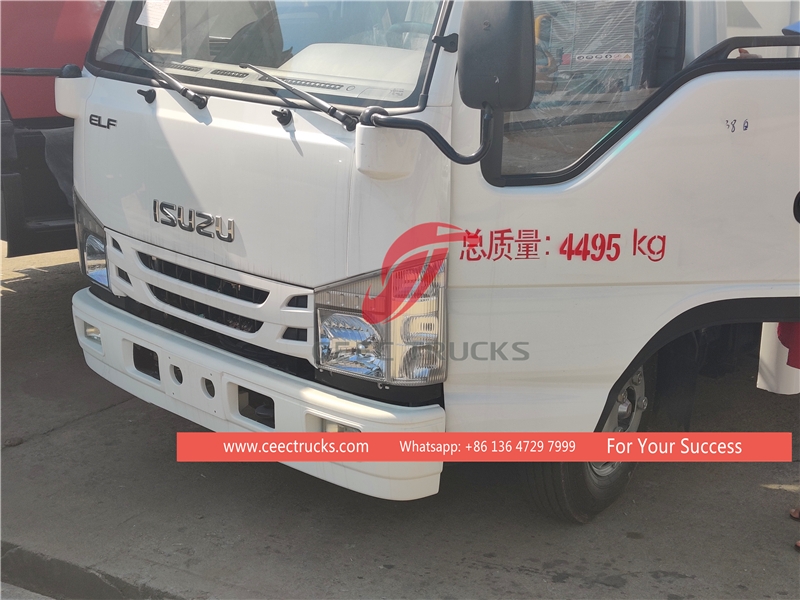 ISUZU 100P 4*2 çekişli Mobil Sahne Kamyonu