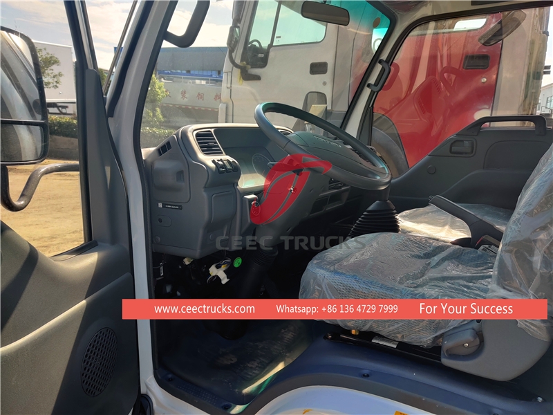 ISUZU 100P 4*2 çekişli Mobil Sahne Kamyonu