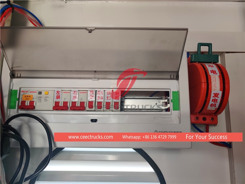 ISUZU 100P 4*2 çekişli Mobil Sahne Kamyonu