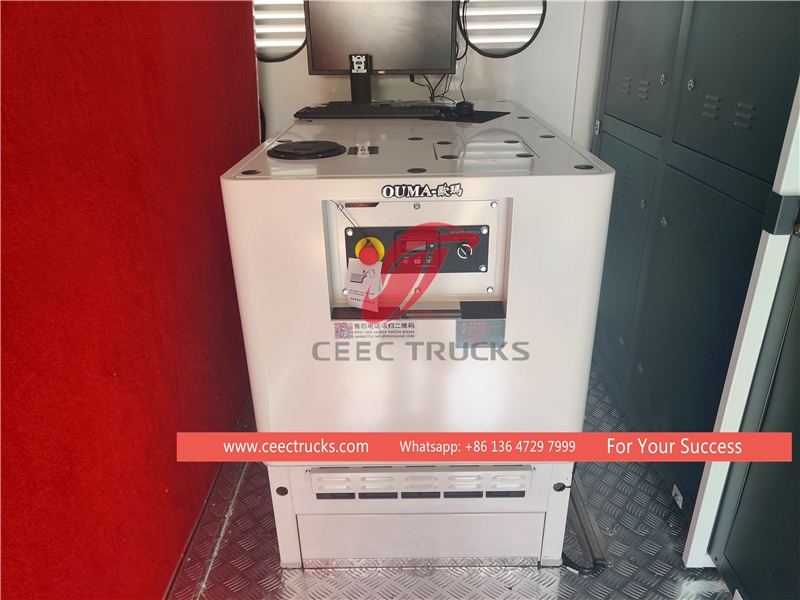 ISUZU 100P 4*2 çekişli Mobil Sahne Kamyonu