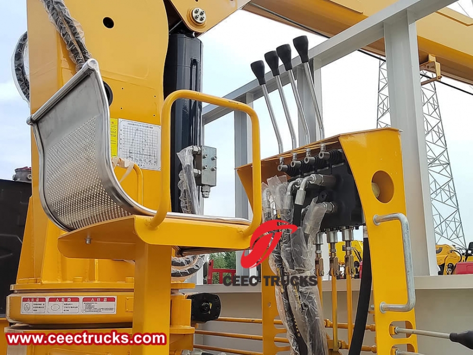 Isuzu 3 Ton Katı bomlu vinçli kamyon