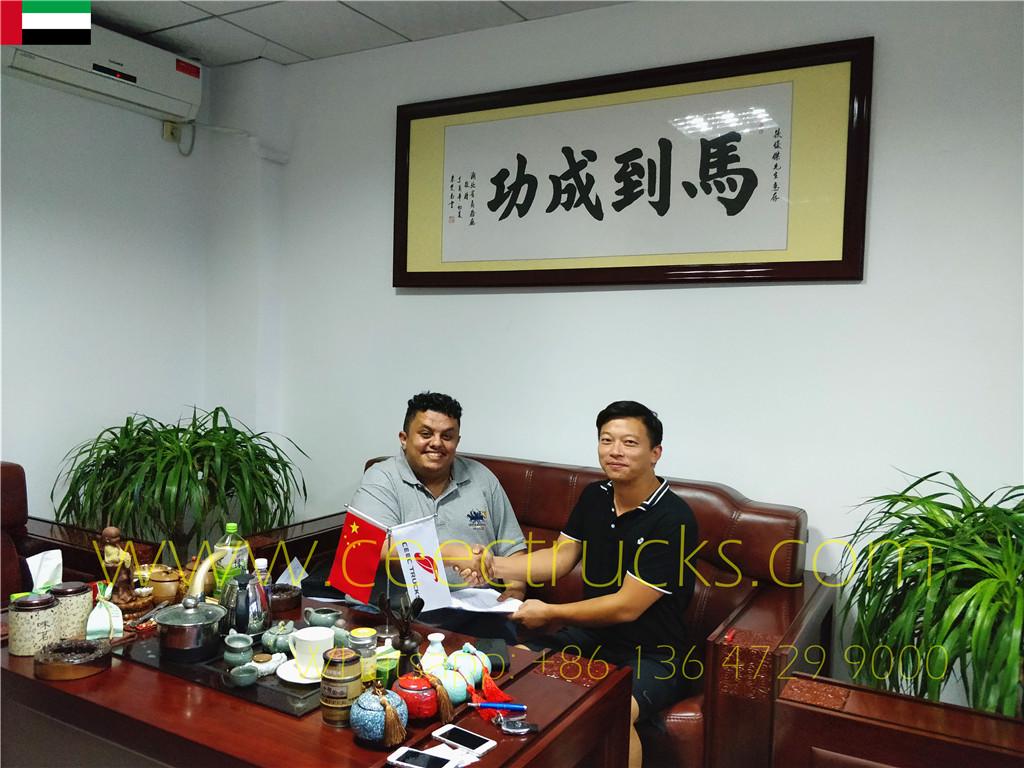 Dubai'li müşteri itfaiye kamyonu incelemesi için CEEC'i ziyaret etti